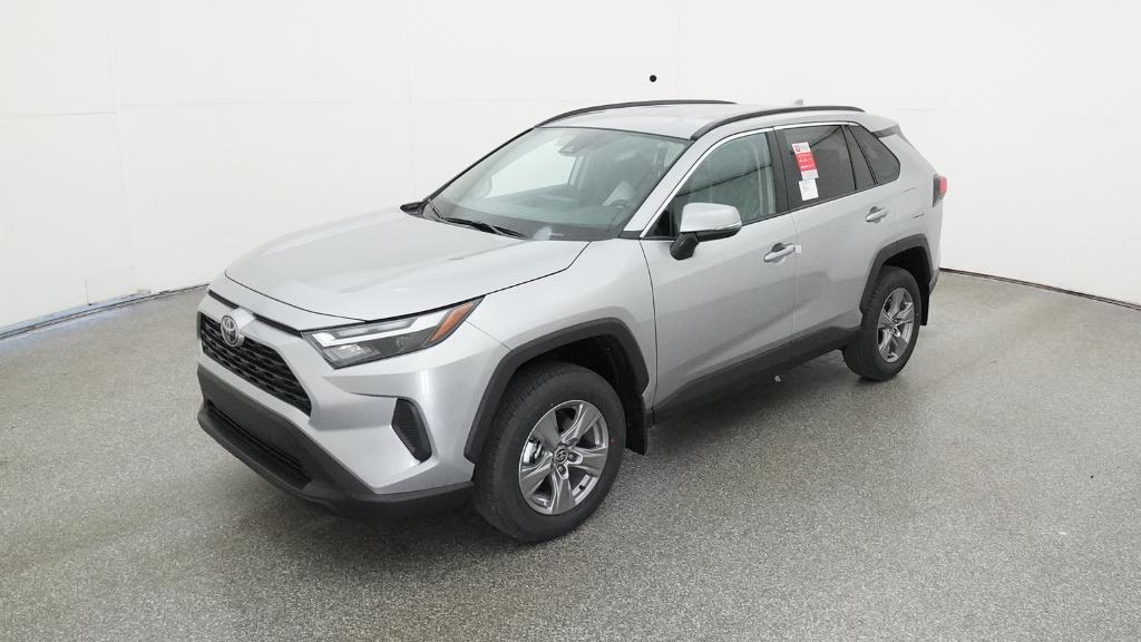 2025 Toyota RAV4 XLE's photo