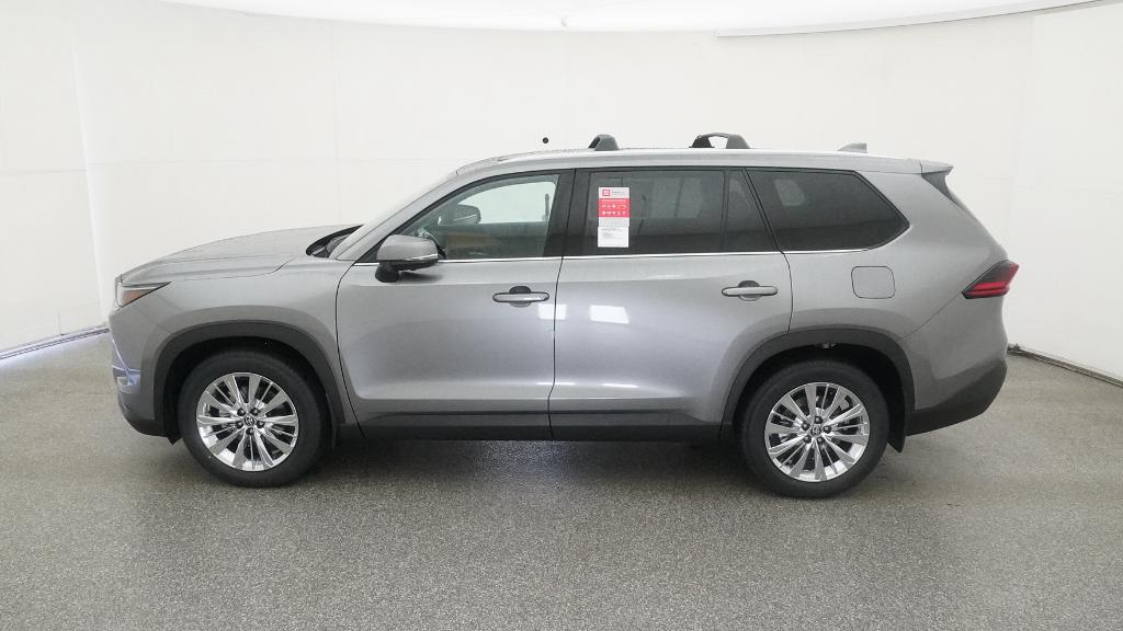 2026 Toyota Grand Highlander Platinum photo 3