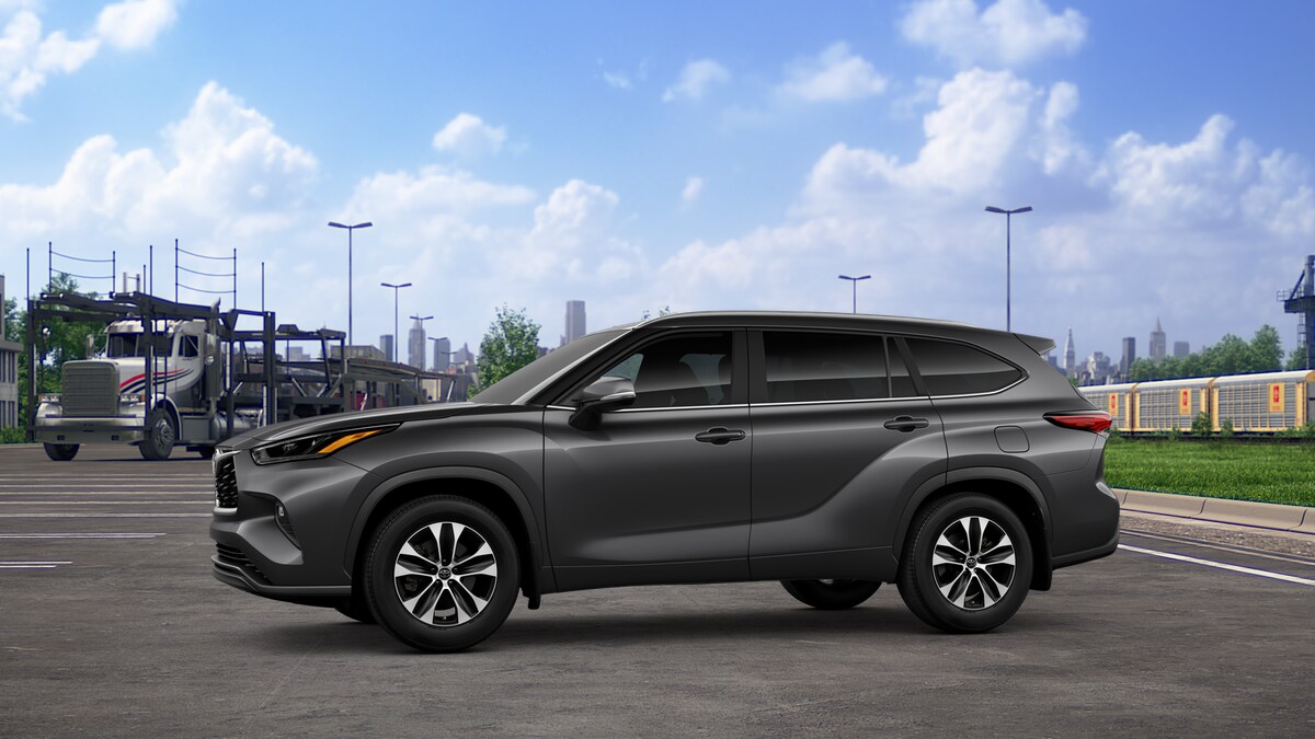 2025 Toyota Highlander XLE photo 3