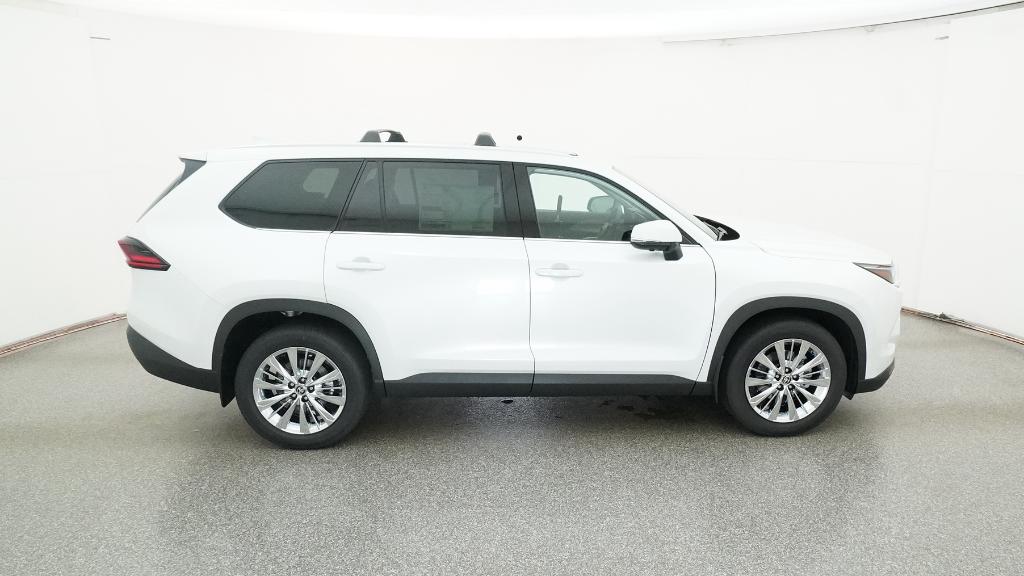 2026 Toyota Grand Highlander Platinum AWD photo 2