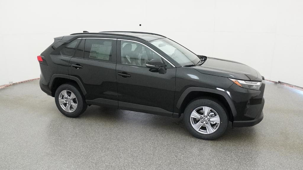 2025 Toyota RAV4 XLE photo 2
