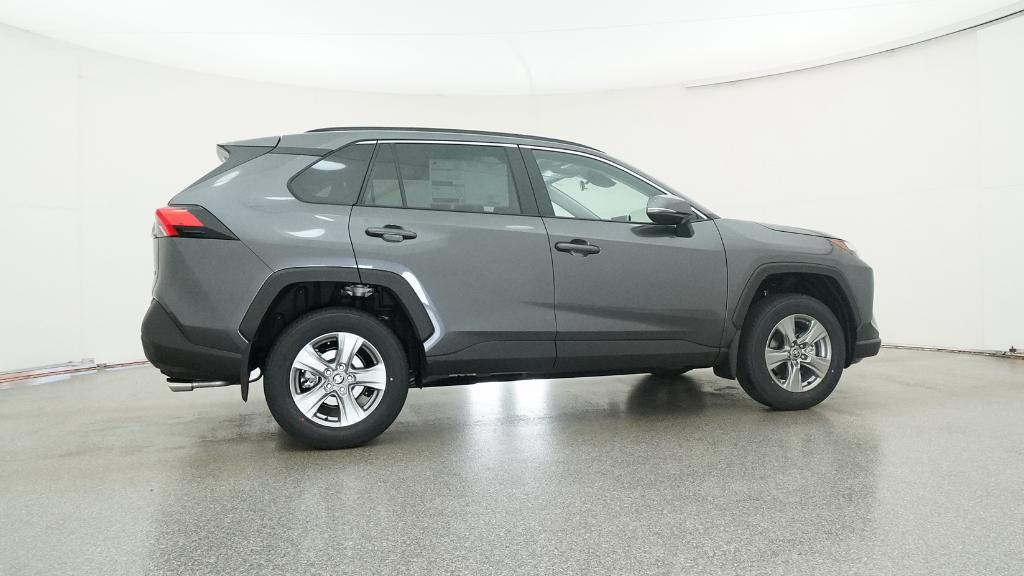 2025 Toyota RAV4 XLE photo 3