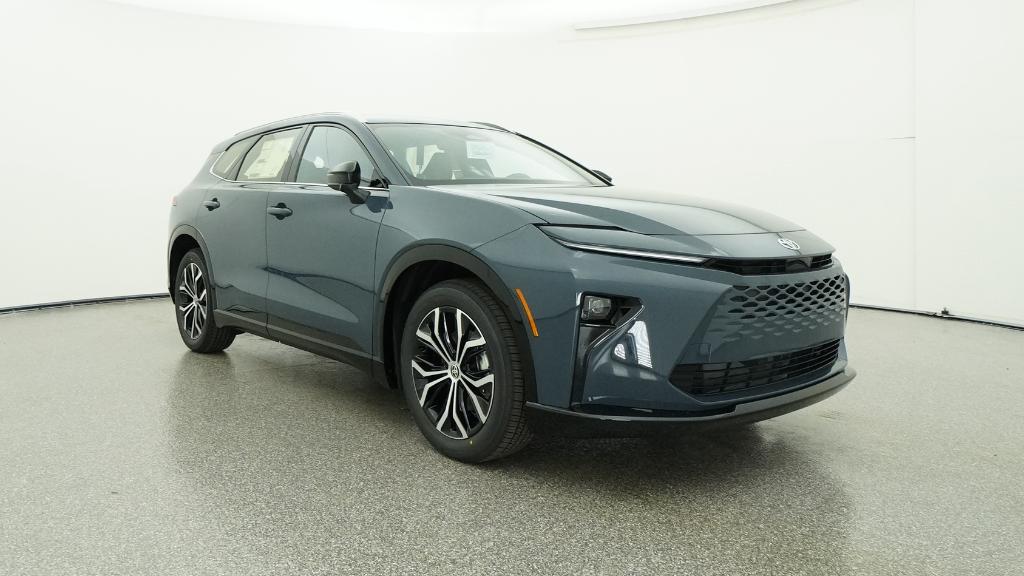 2025 Toyota Crown Signia XLE photo 2