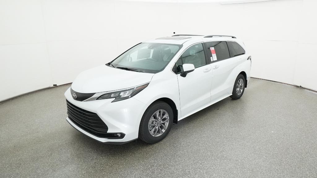 2026 Toyota Sienna XLE's photo