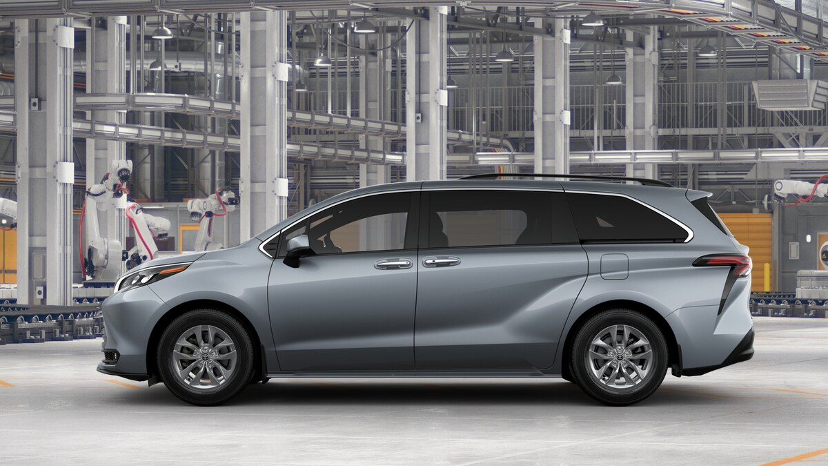 2025 Toyota Sienna XLE photo 4