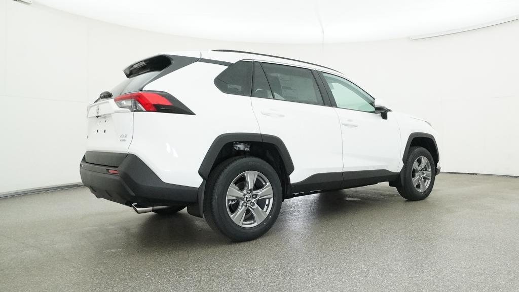 2025 Toyota RAV4 XLE photo 4