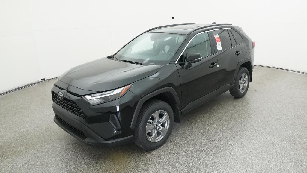 2025 Toyota RAV4 XLE's photo