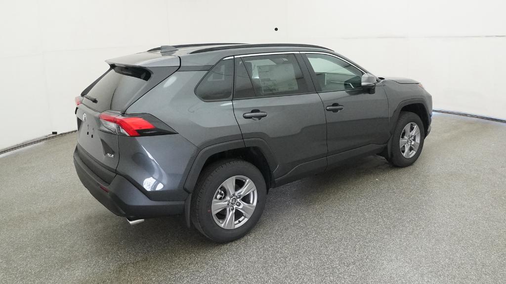 2025 Toyota RAV4 XLE photo 3