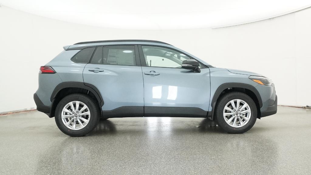 2026 Toyota Corolla Cross LE photo 4