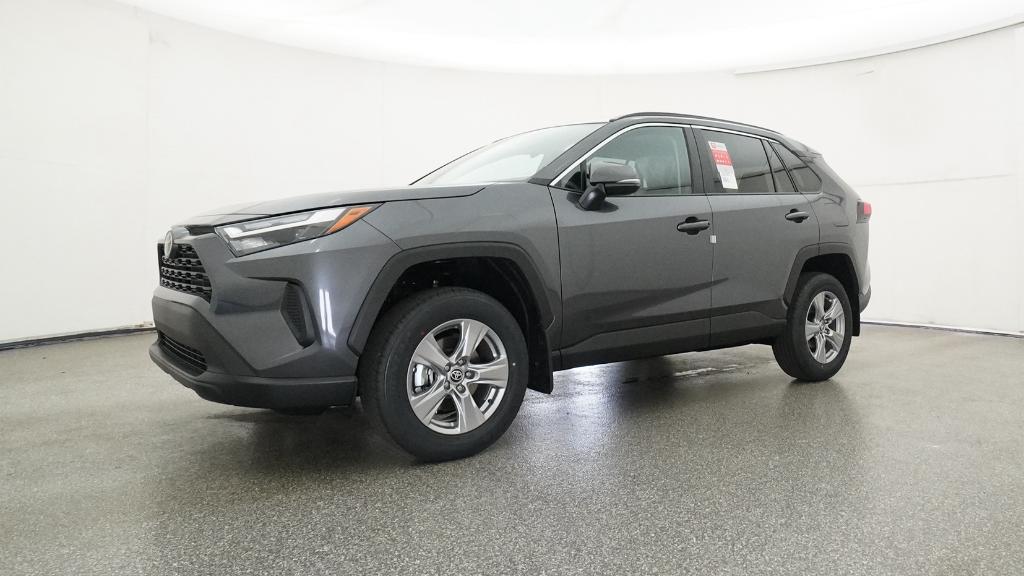 2025 Toyota RAV4 XLE photo 4