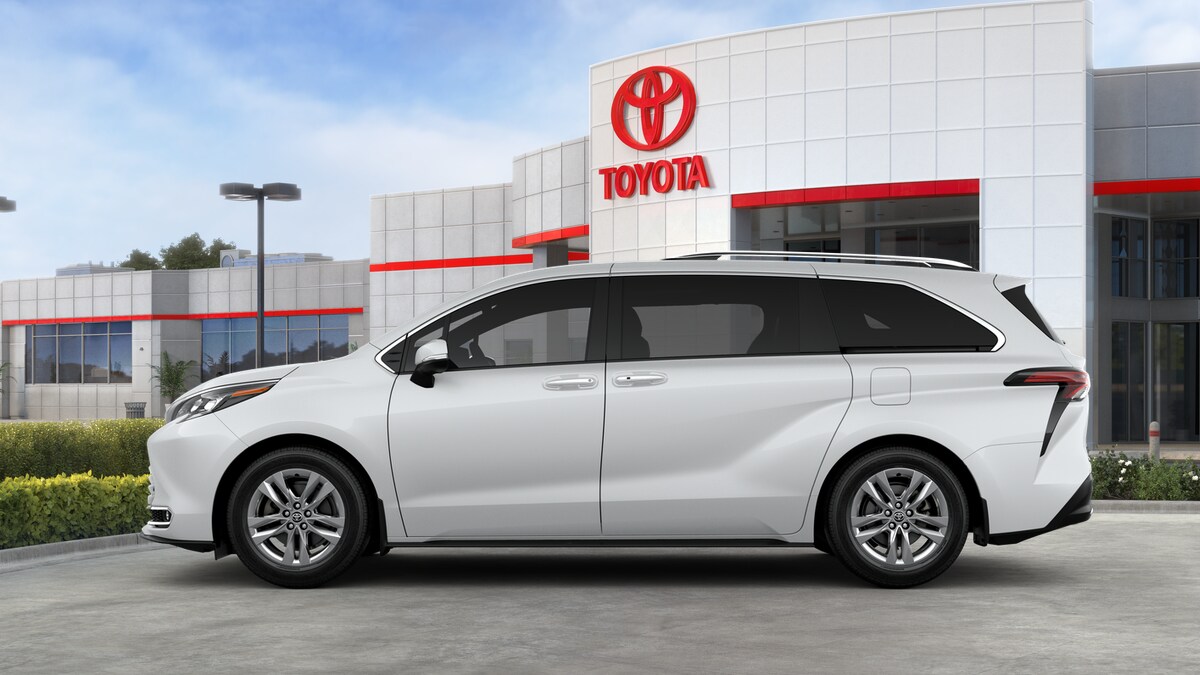 2025 Toyota Sienna Limited photo 4
