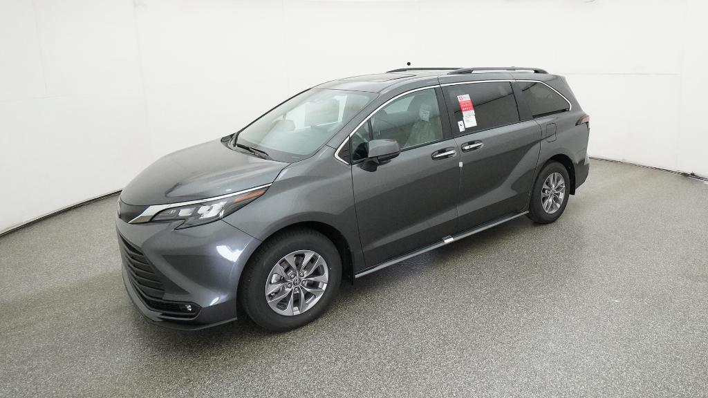 2025 Toyota Sienna 8 PASSENGER 