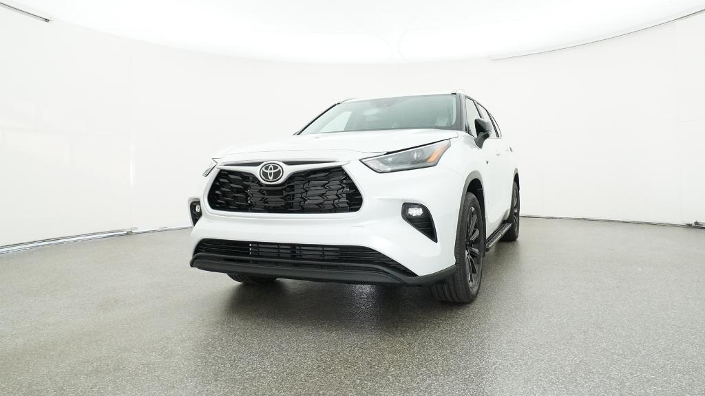 2026 Toyota Highlander XLE photo 2