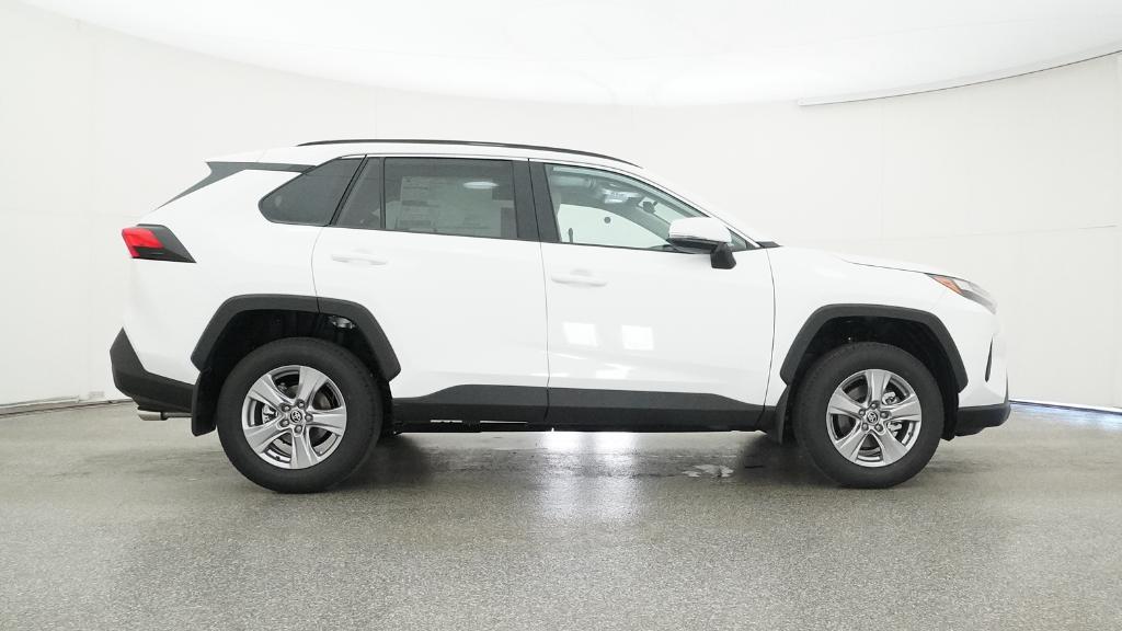 2025 Toyota RAV4 XLE photo 2