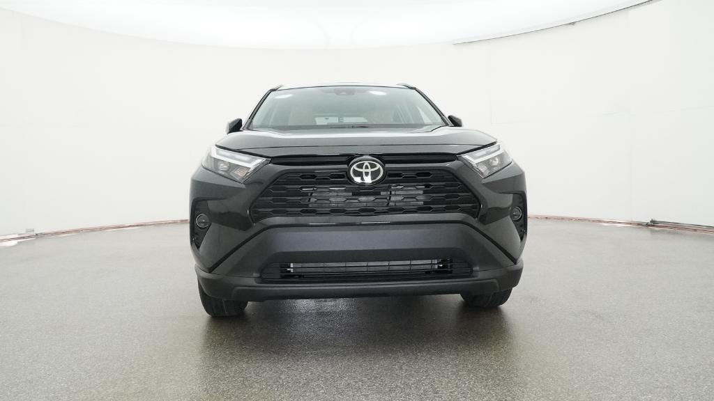 2025 Toyota RAV4 XLE photo 3