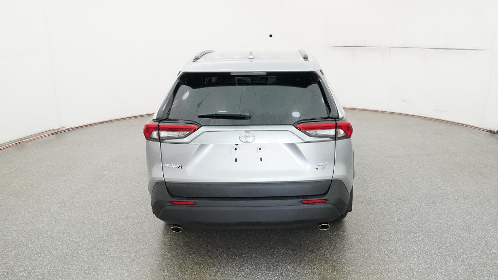 2025 Toyota RAV4 Hybrid XLE photo 3