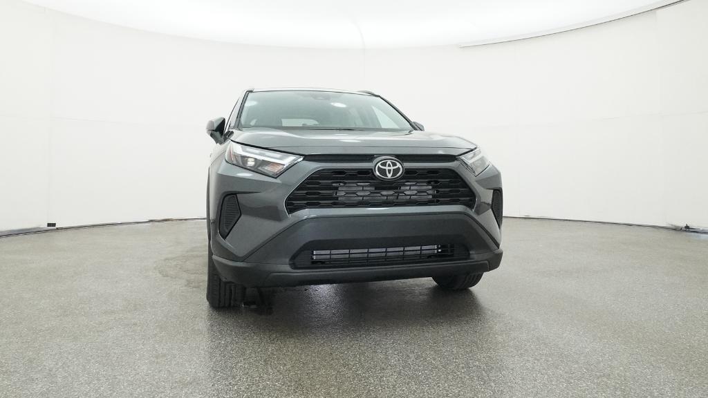 2025 Toyota RAV4 XLE photo 3
