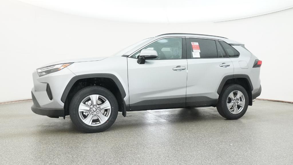 2025 Toyota RAV4 XLE photo 3