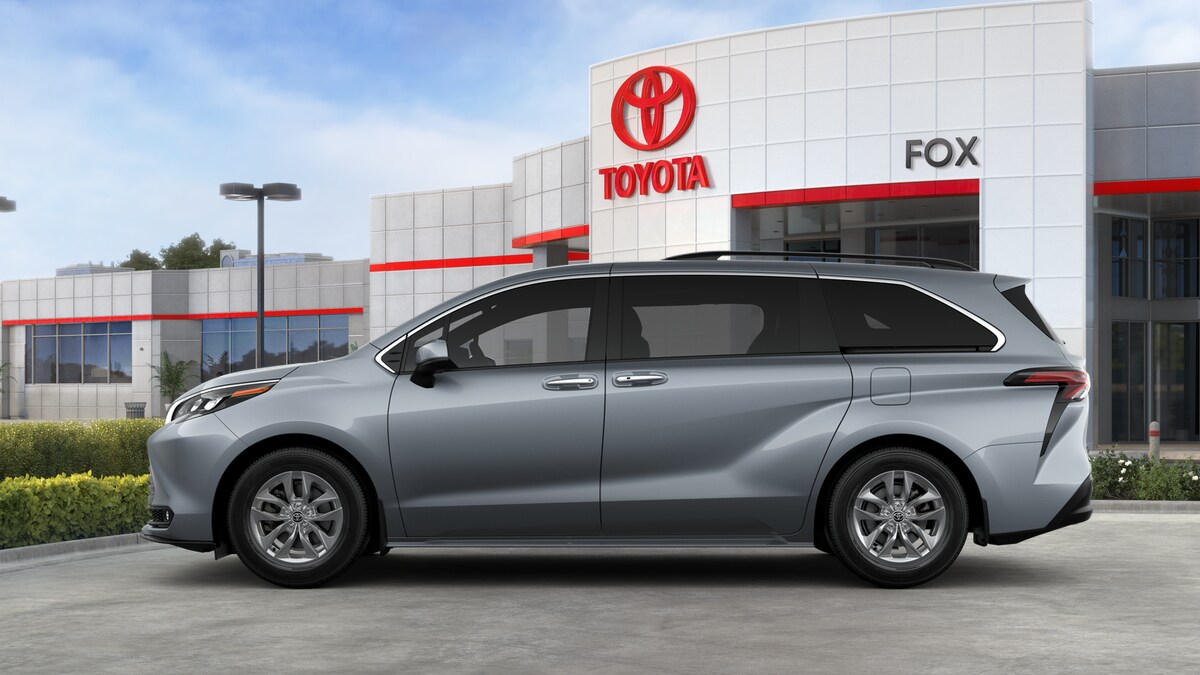 2025 Toyota Sienna XLE photo 4