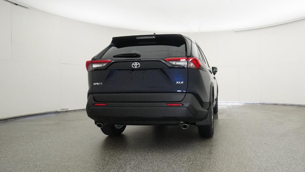 2025 Toyota RAV4 XLE photo 4