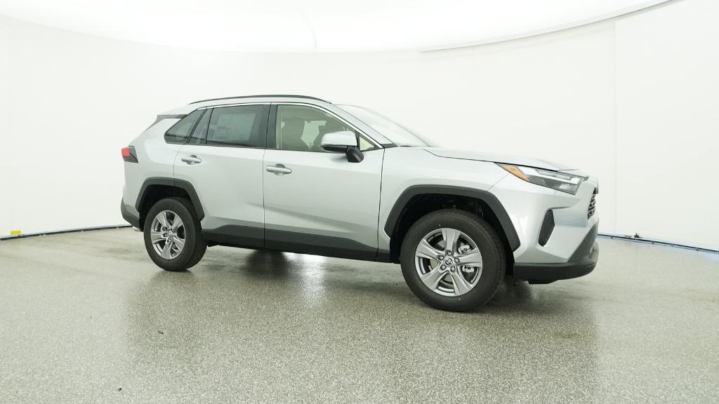 2025 Toyota RAV4 XLE photo 3