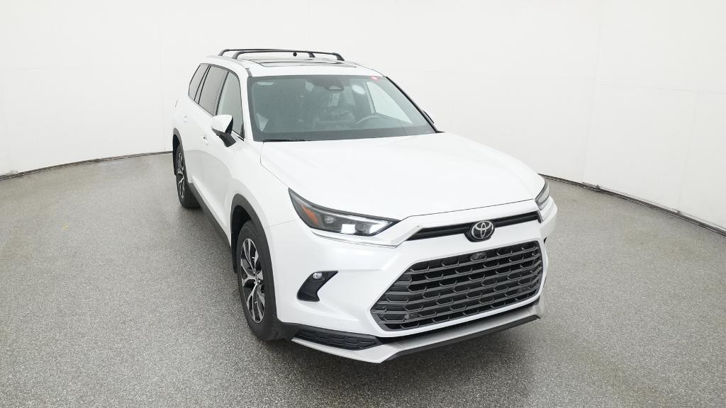 2026 Toyota Highlander Limited Hybrid photo 4
