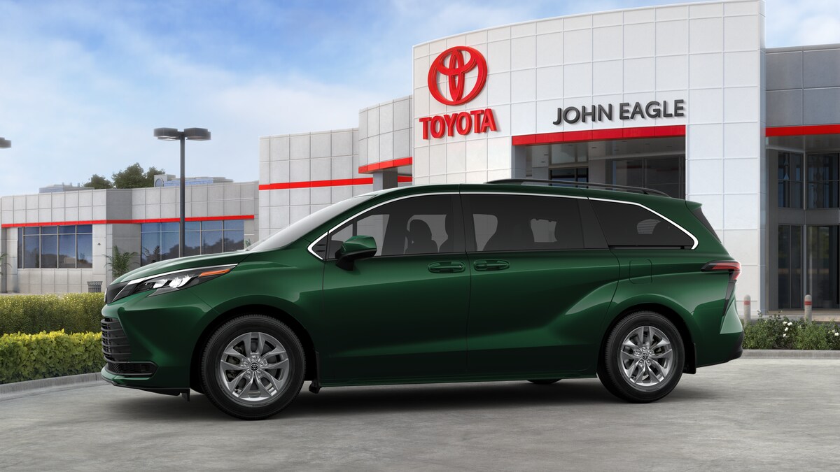 2025 Toyota Sienna LE photo 3