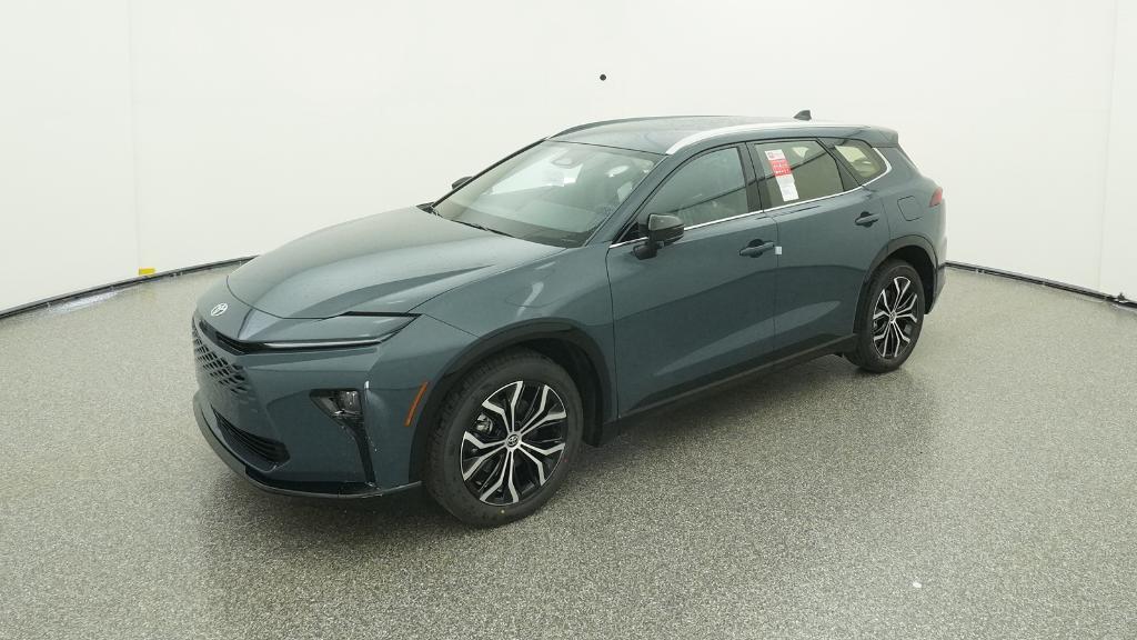 2025 Toyota Crown Signia XLE's photo