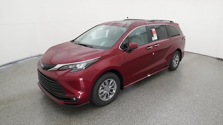 2025 Toyota Sienna XLE 8 PASSENGER