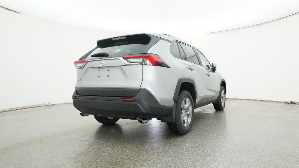 2025 Toyota RAV4 XLE photo 3