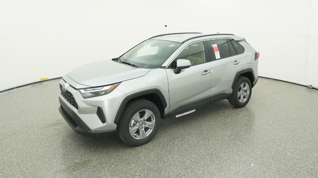 2025 Toyota RAV4 XLE's photo