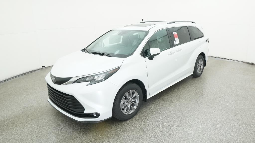 2026 Toyota Sienna XLE's photo
