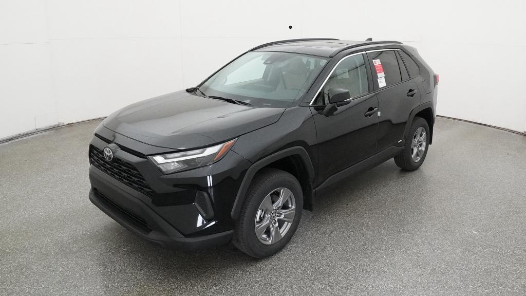 2025 Toyota RAV4 XLE's photo