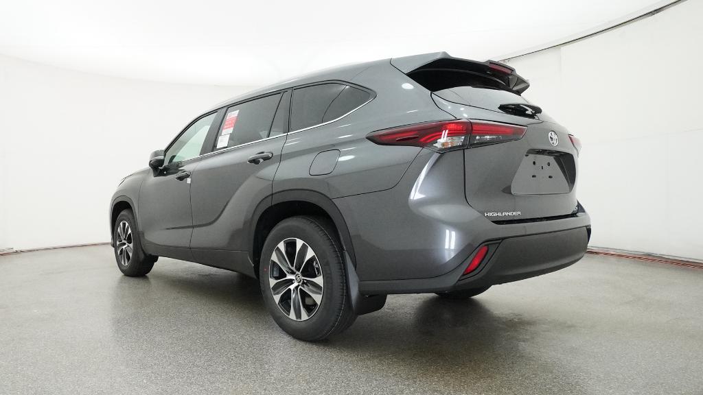 2025 Toyota Highlander XLE photo 3
