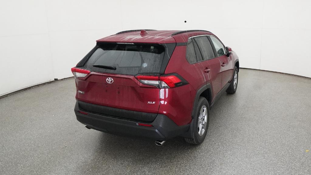 2025 Toyota RAV4 XLE photo 3