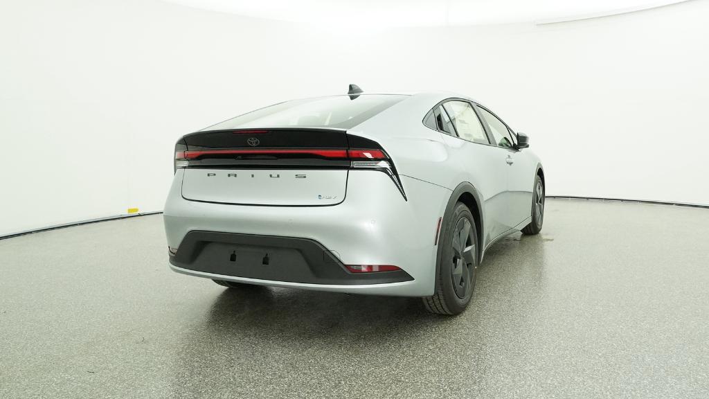 2026 Toyota Prius LE photo 3