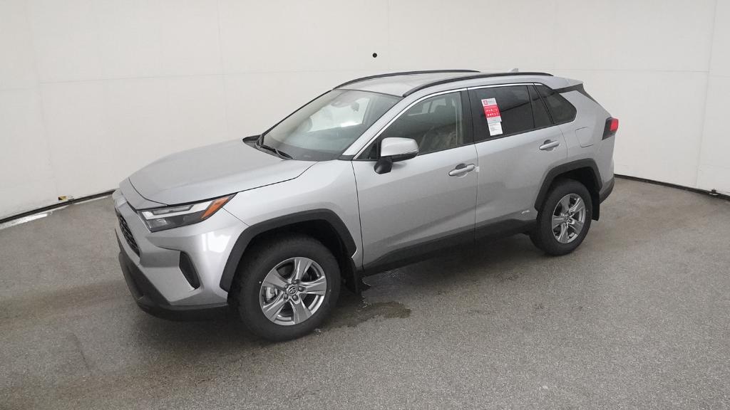 2025 Toyota RAV4 Hybrid LE photo 2