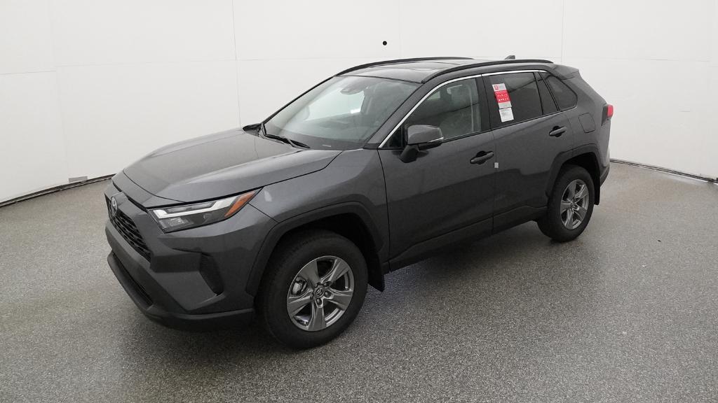 2025 Toyota RAV4 XLE's photo