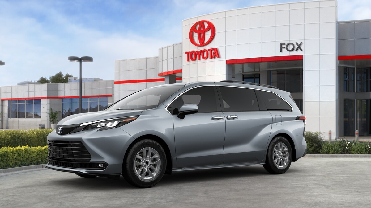 2025 Toyota Sienna XLE photo 2