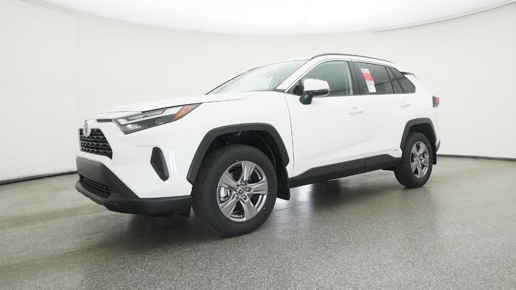 2025 Toyota RAV4 Hybrid XLE photo 3