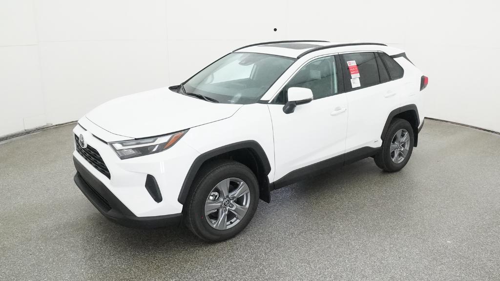 2025 Toyota RAV4 XLE's photo