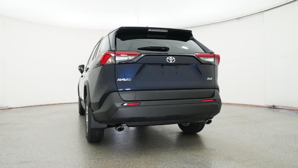 2025 Toyota RAV4 XLE photo 3