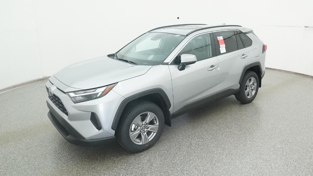 2025 Toyota RAV4 XLE's photo