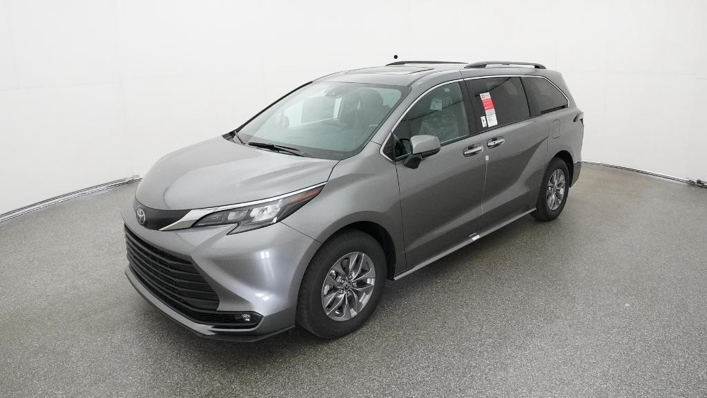 2026 Toyota Sienna XLE's photo