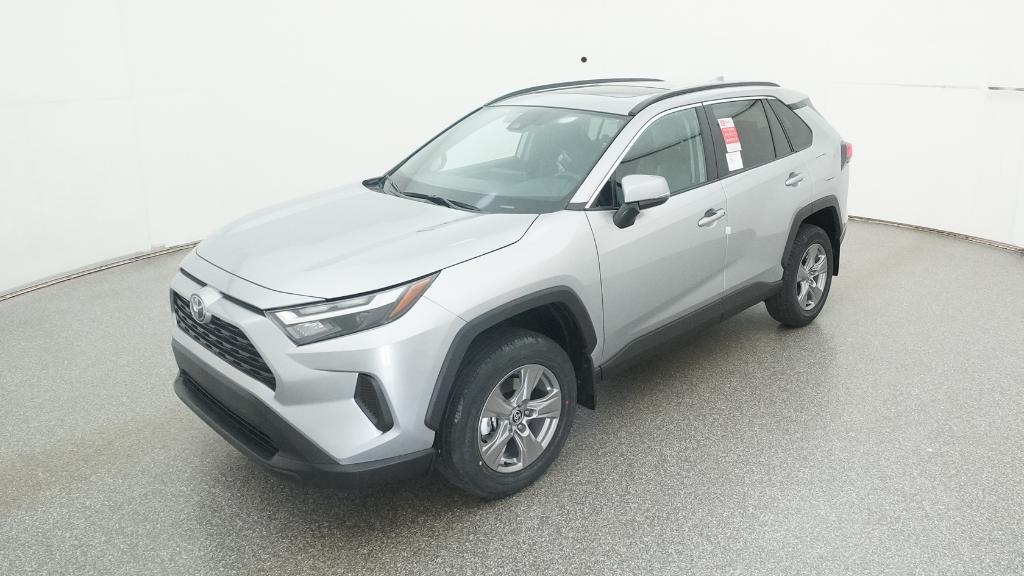 2025 Toyota RAV4 XLE's photo