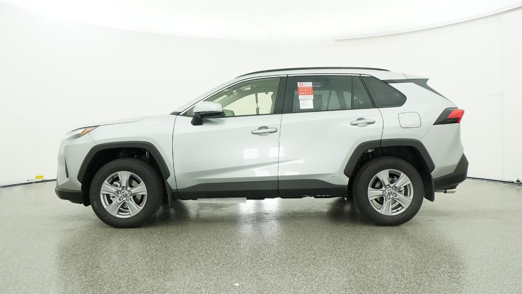 2025 Toyota RAV4 Hybrid XLE photo 4