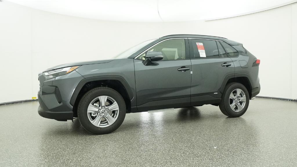 2025 Toyota RAV4 Hybrid XLE photo 4