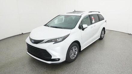 2025 Toyota Sienna XLE 8 PASSENGER