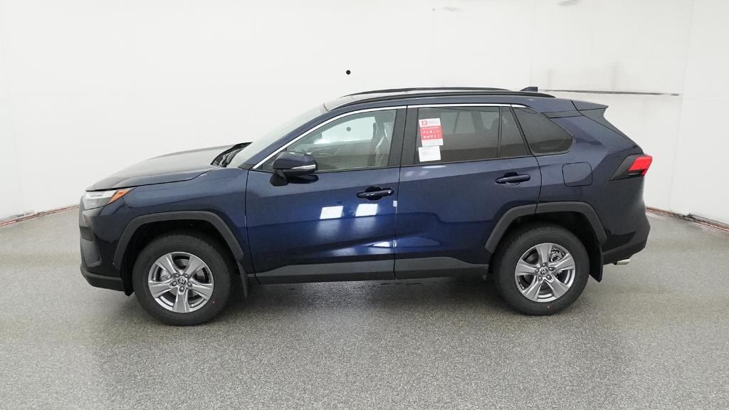 2025 Toyota RAV4 XLE photo 4