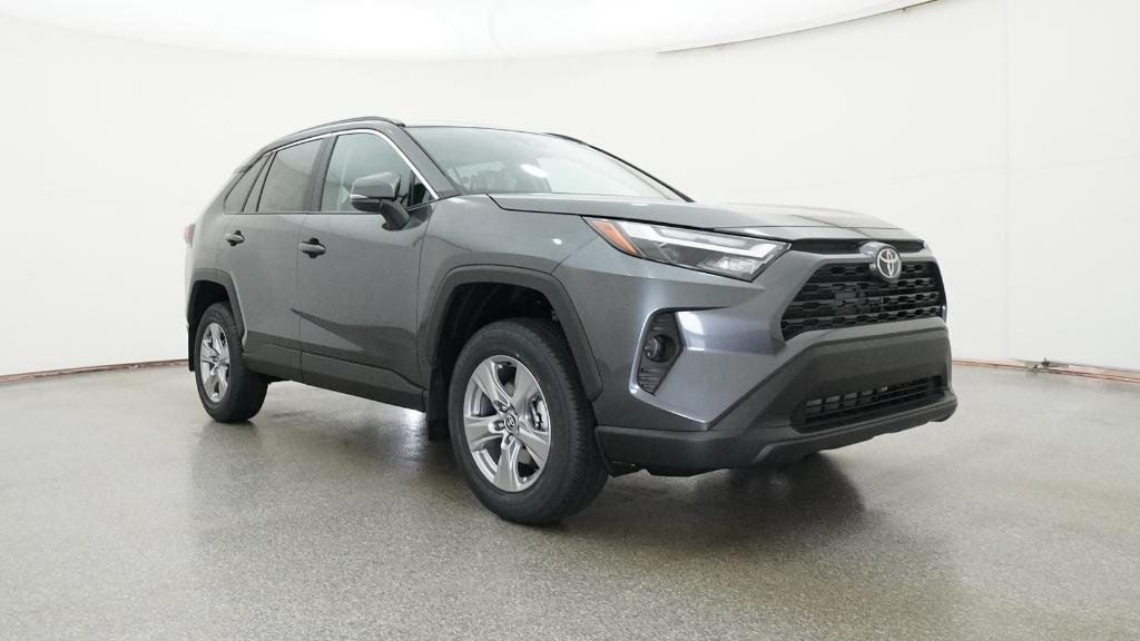 2025 Toyota RAV4 XLE photo 4